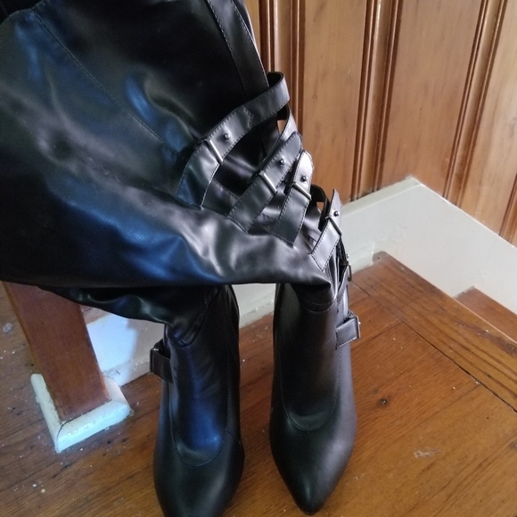 Brand new black boots - Picture 2 of 2